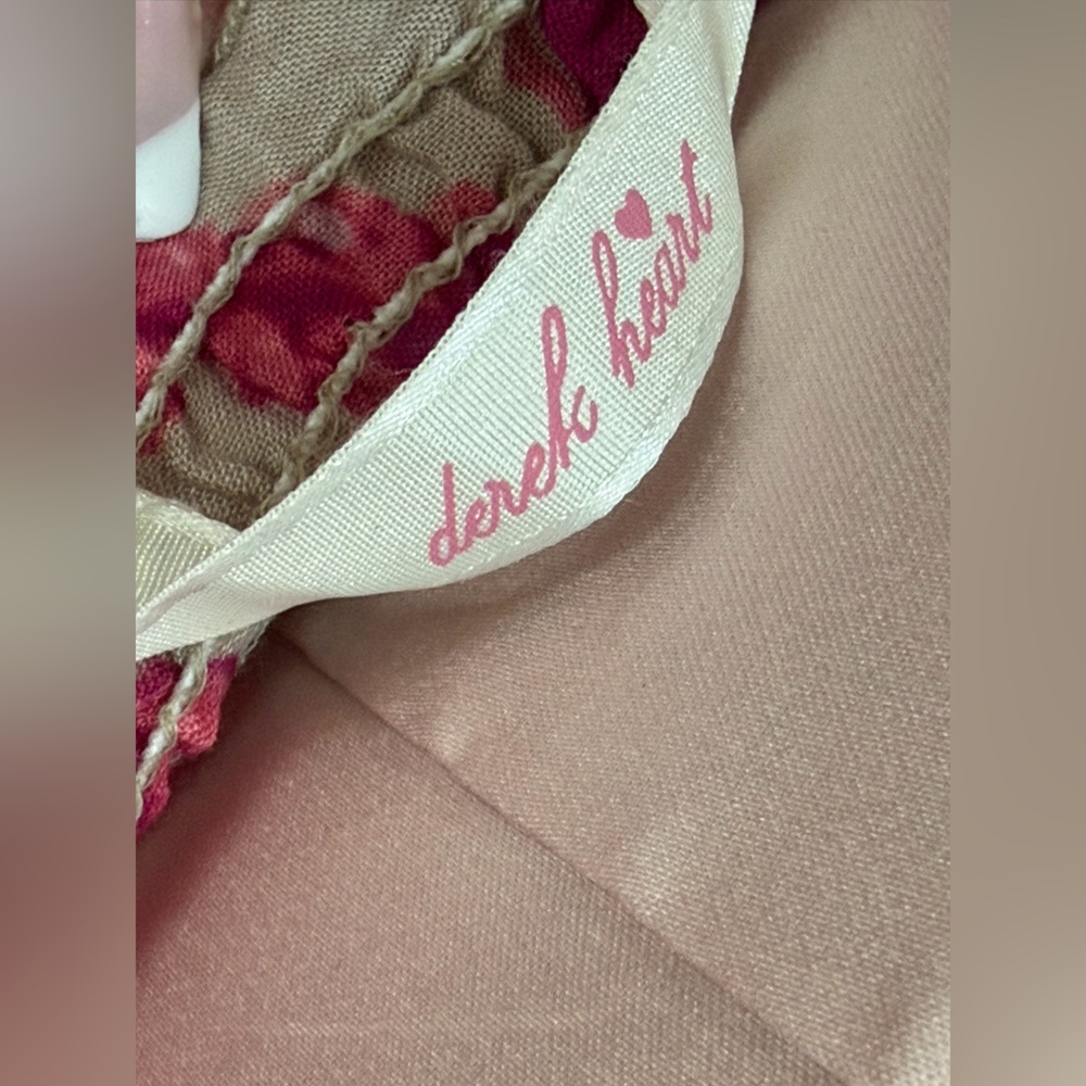 Women’s Pink Paisley V-Neck Top - Picture 4 of 5